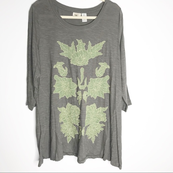 LOGO by Lori Goldstein embroidered flowers tunic